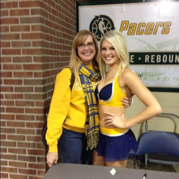 Meet your Posher, Donna - Picture 2 of 6